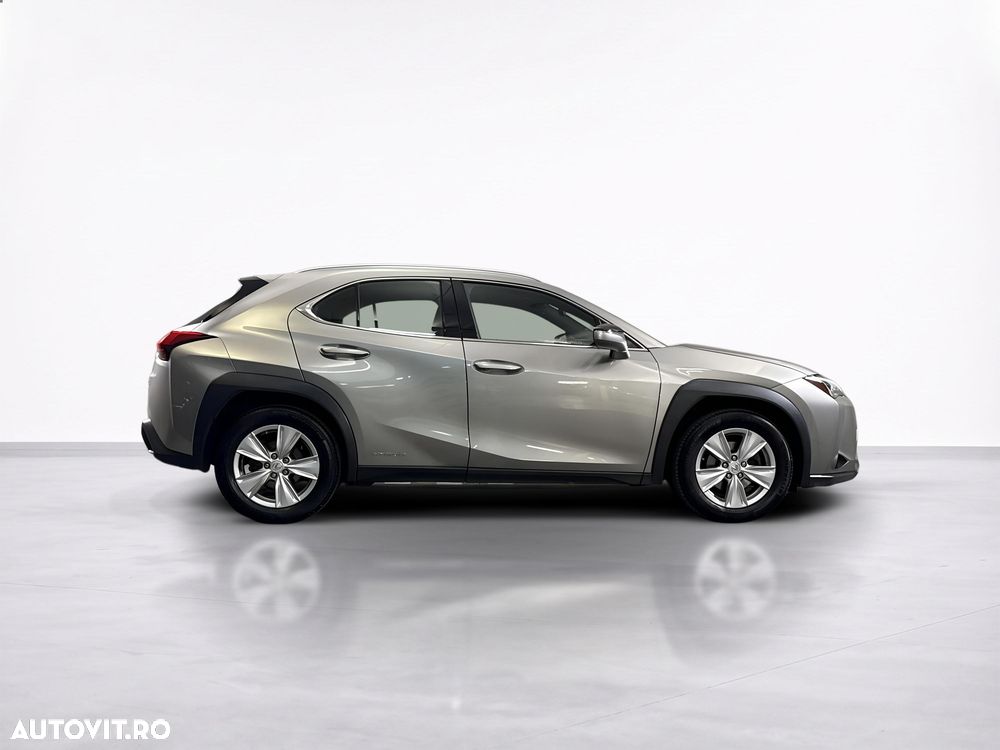 Lexus UX - 7
