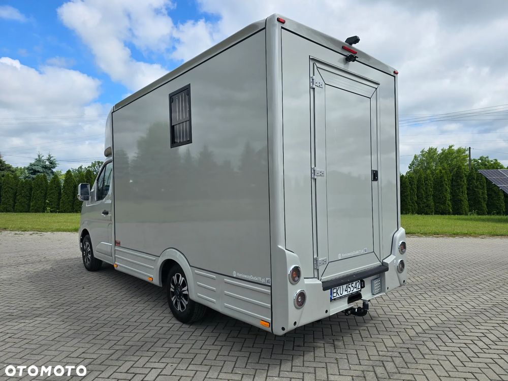 Renault Master-Koniowóz - 12