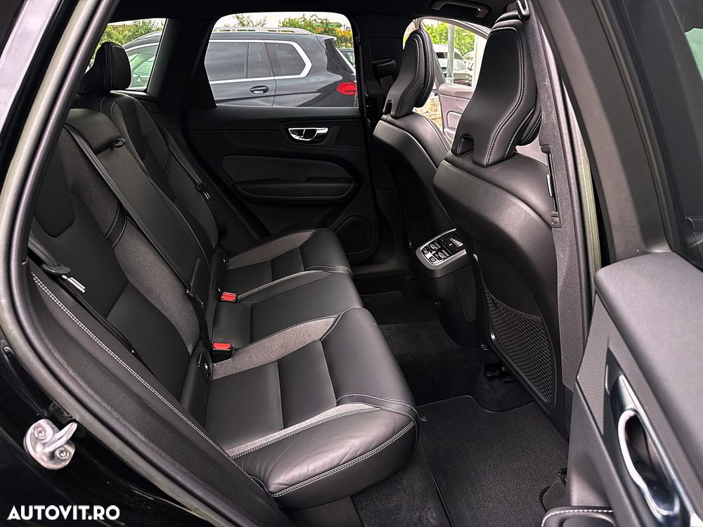 Volvo XC 60 B4 D AWD Plus Dark - 39