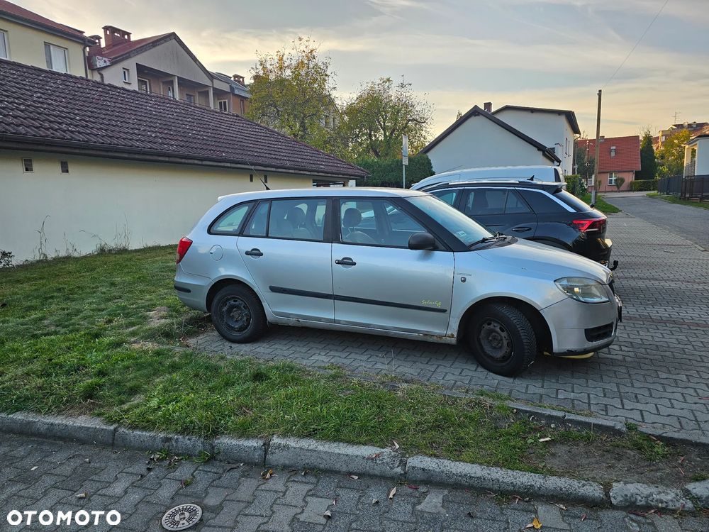 Skoda Fabia 2008 photo 2