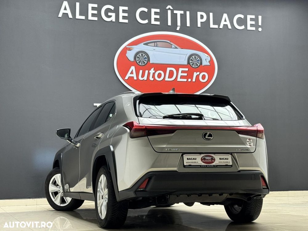 Lexus UX - 4