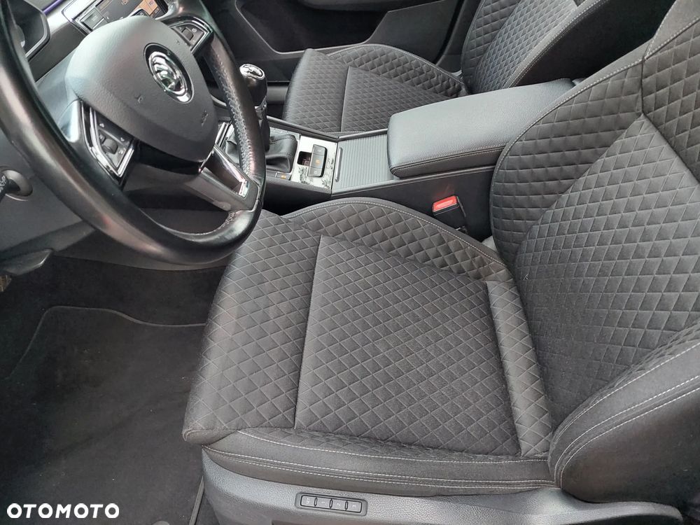 Skoda Superb 1.6 TDI GreenLine - 11