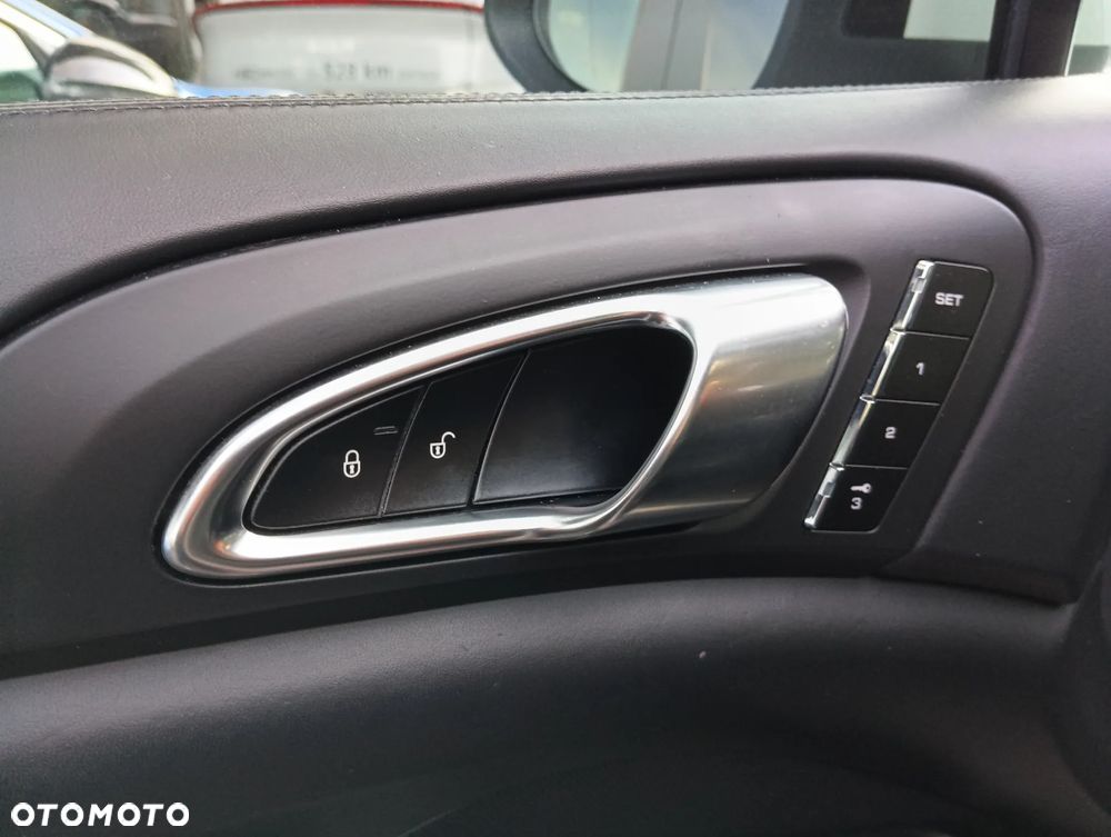 Porsche Cayenne Diesel Platinum Edition - 18