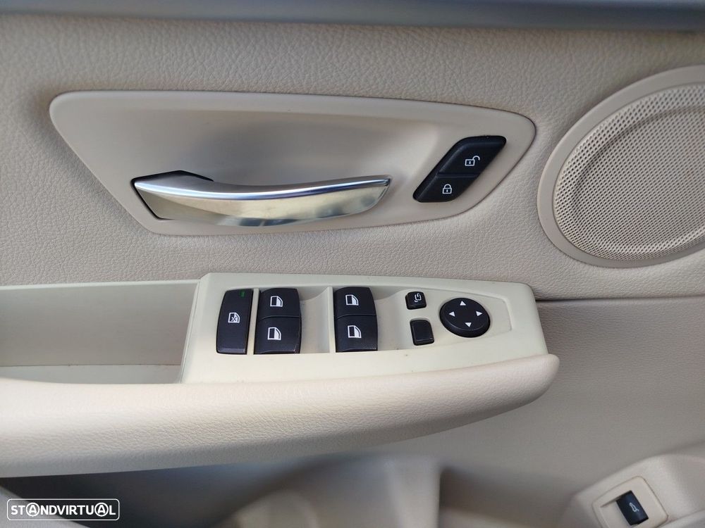 BMW 216 Active Tourer d Luxury Line - 25