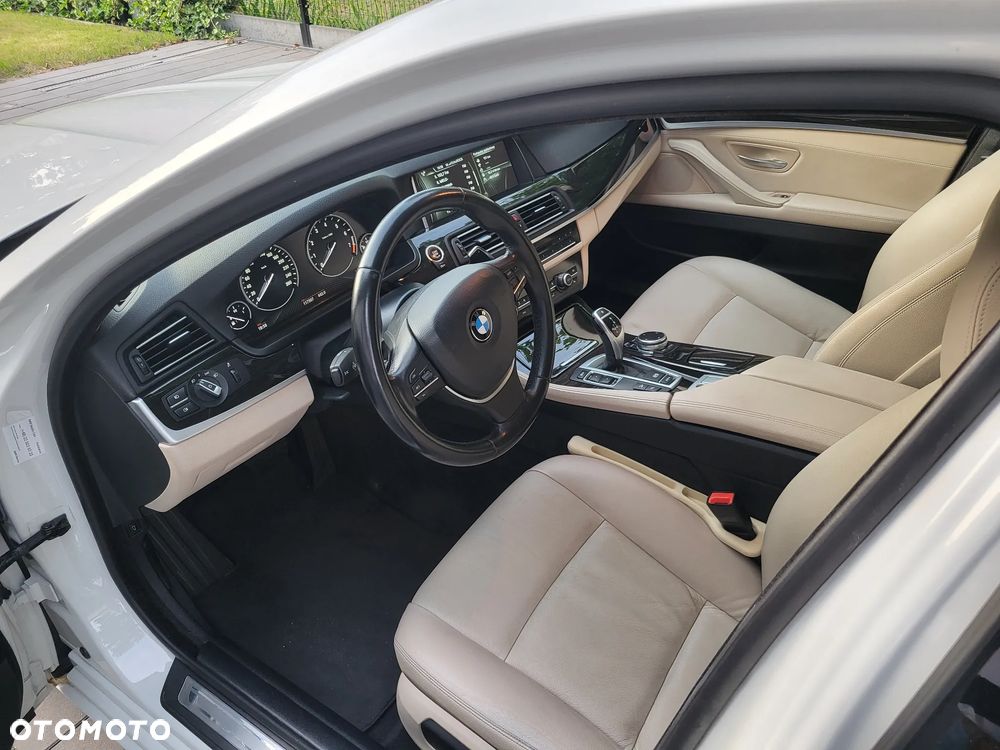 BMW Seria 5 528i xDrive Luxury Line - 12
