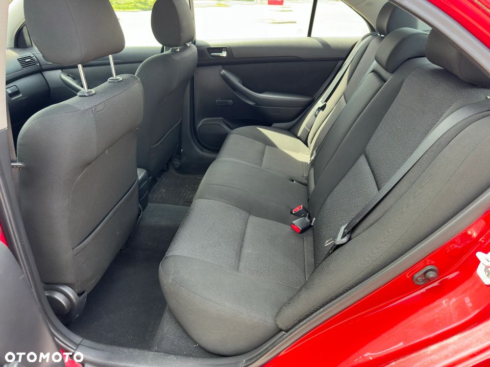 Toyota Avensis - 22