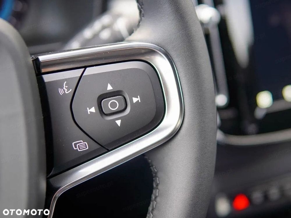 Volvo XC 40 B4 Plus Black Edition - 7