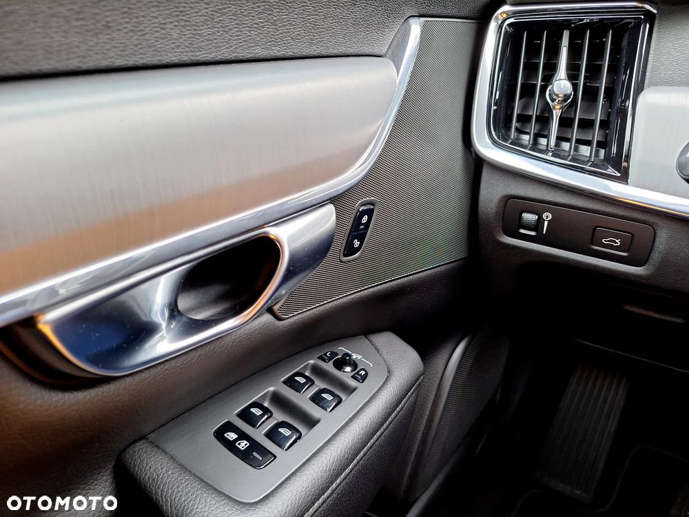 Volvo V90 D4 Momentum Pro - 31