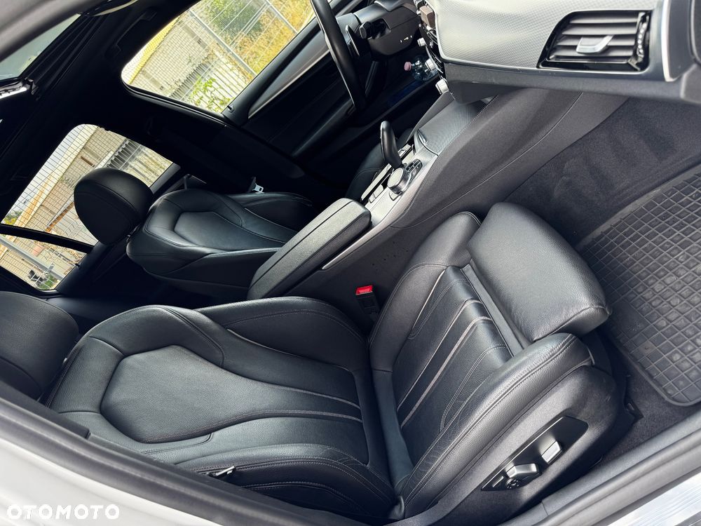 BMW Seria 5 520i Touring Sport-Aut - 37