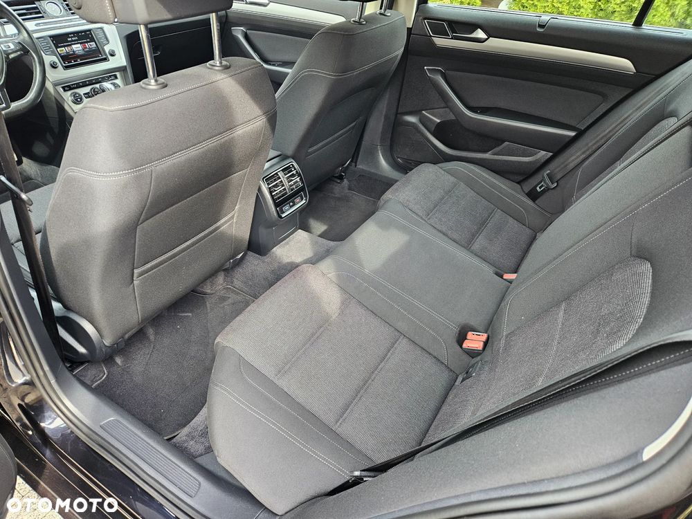 Volkswagen Passat - 10