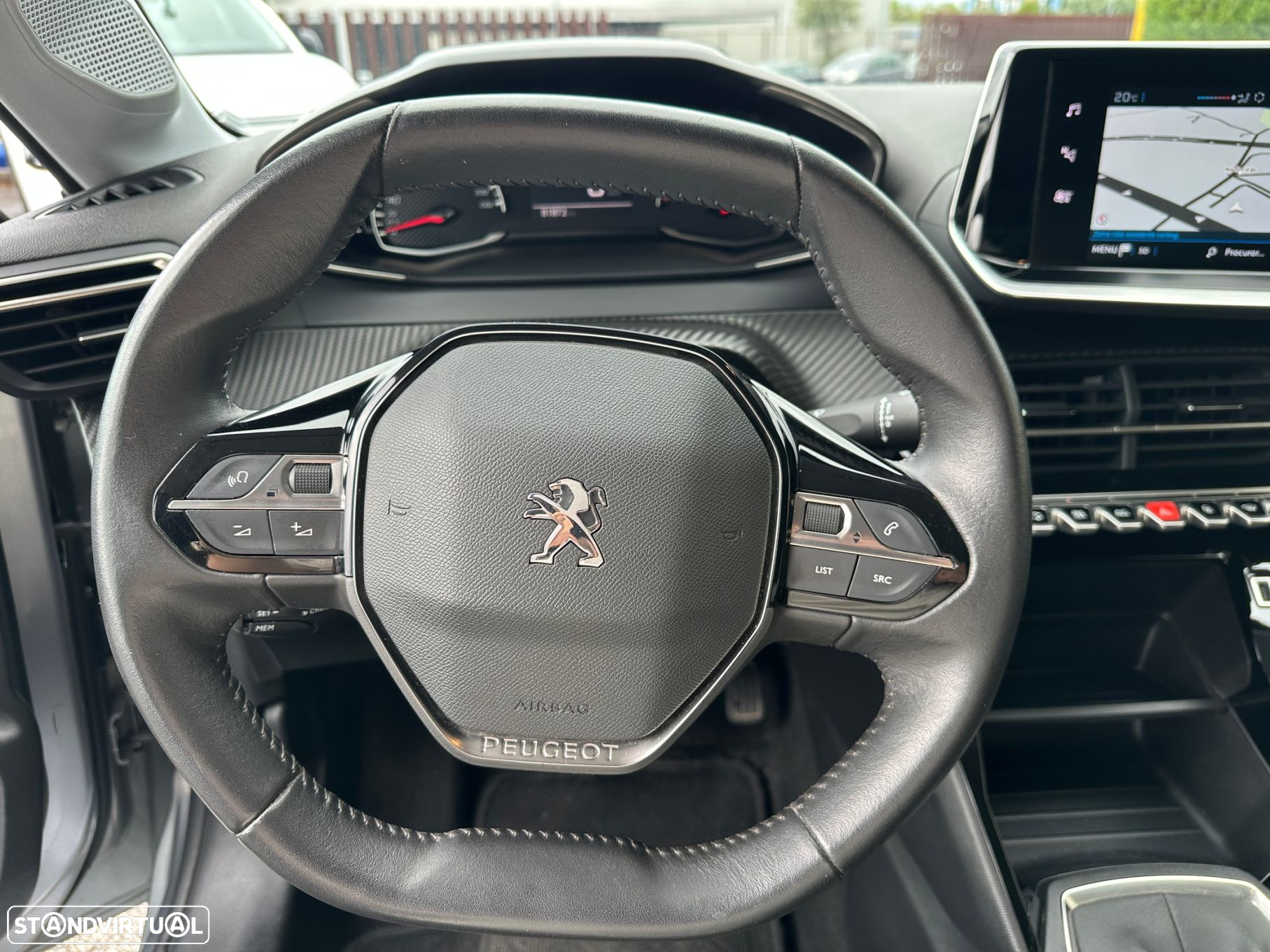 Peugeot 208 - 8