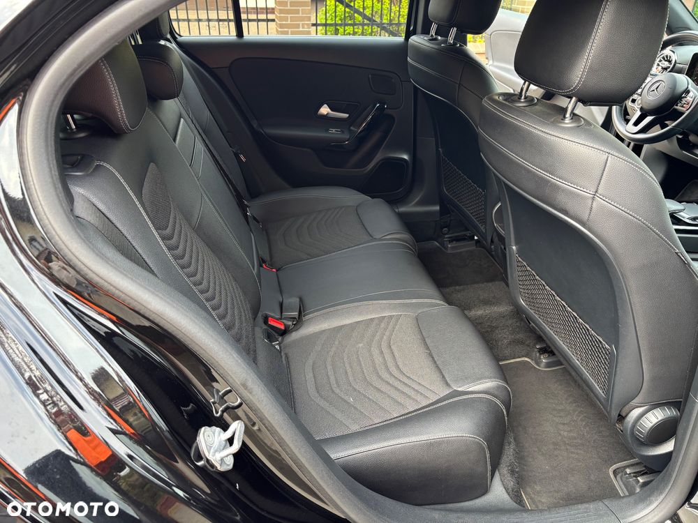 Mercedes-Benz Klasa A 180 Edition 1 7G-DCT - 17
