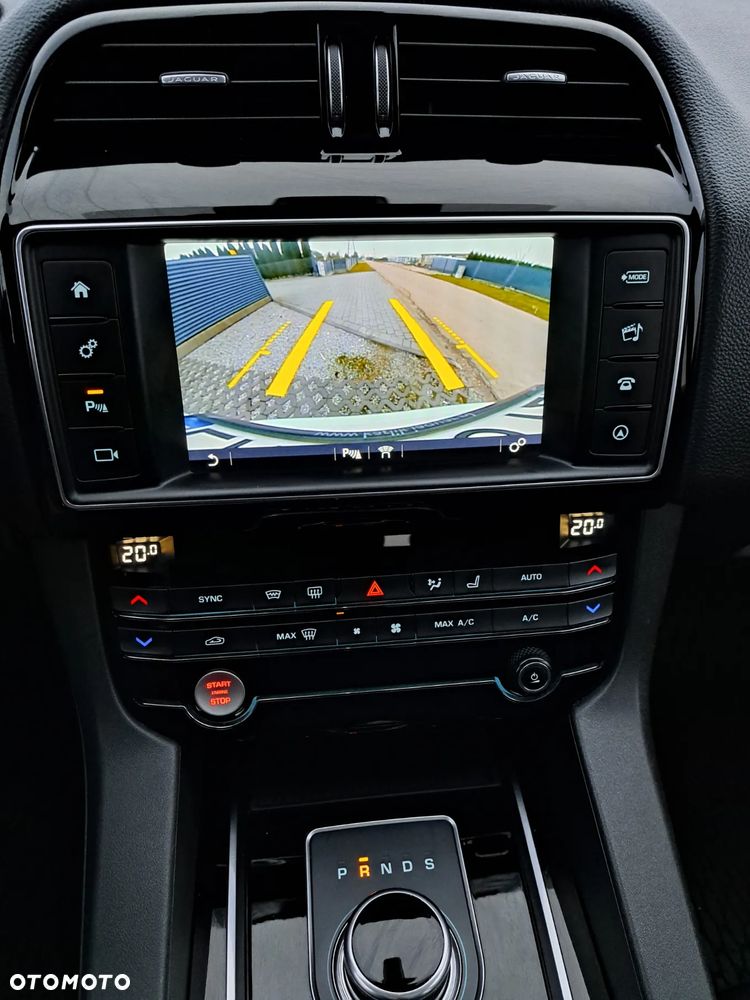 Jaguar F-Pace 2.0 i4P AWD R-Sport - 23