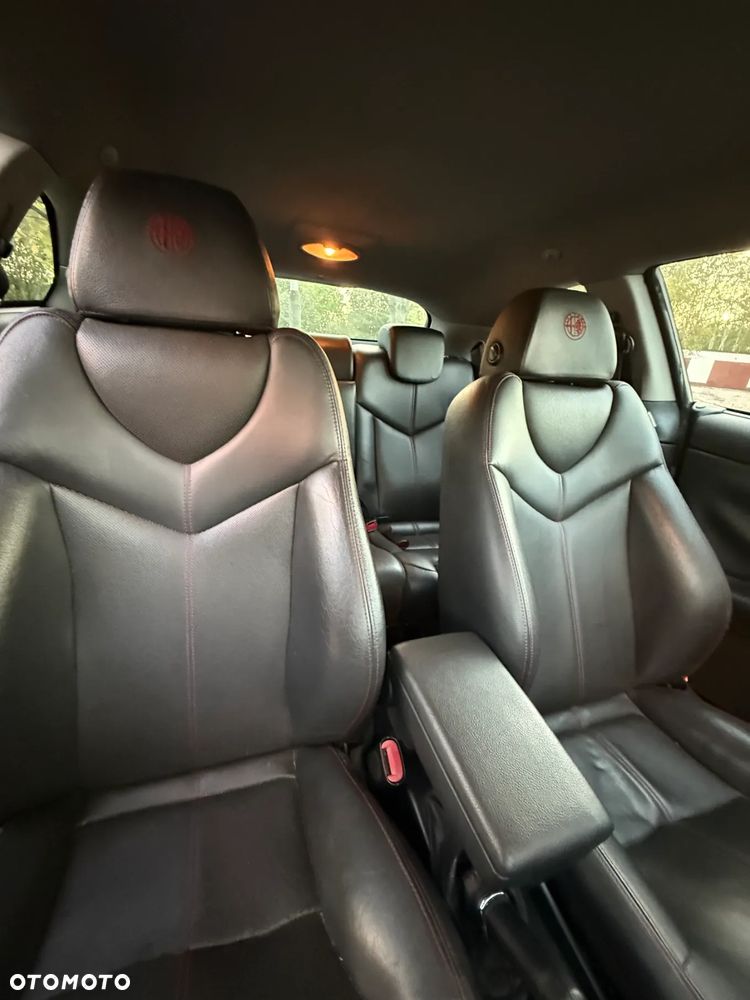 Alfa Romeo GT 1.9JTD 16V Distinctive - 11