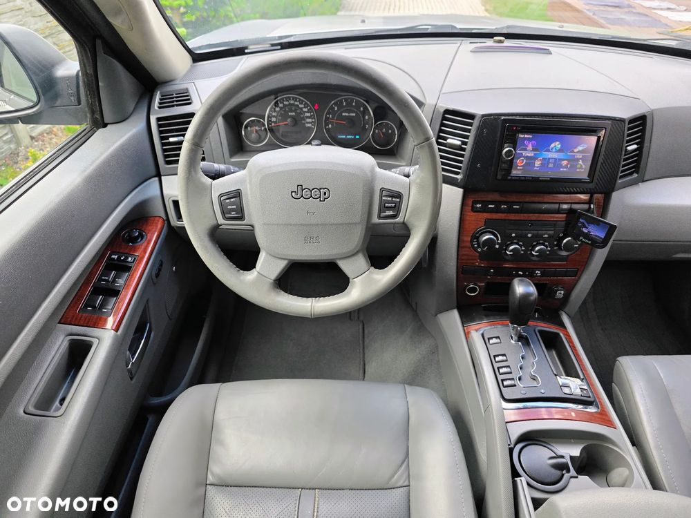 Jeep Grand Cherokee - 36