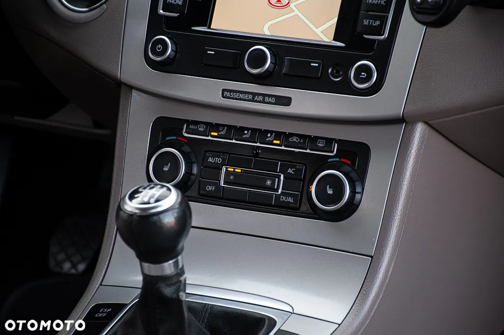 Volkswagen Passat Variant 2.0 TDI Highline - 24
