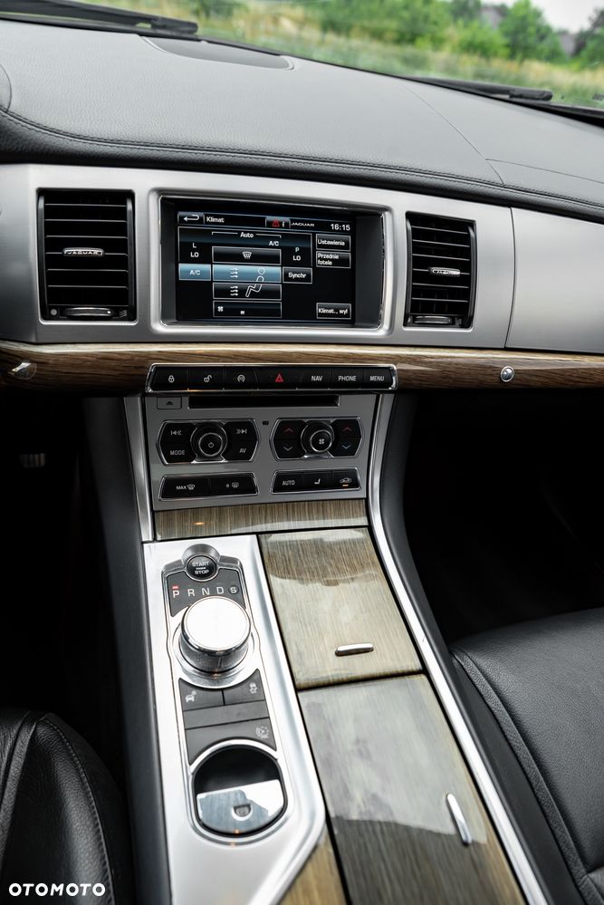 Jaguar XF 2.2 - 31
