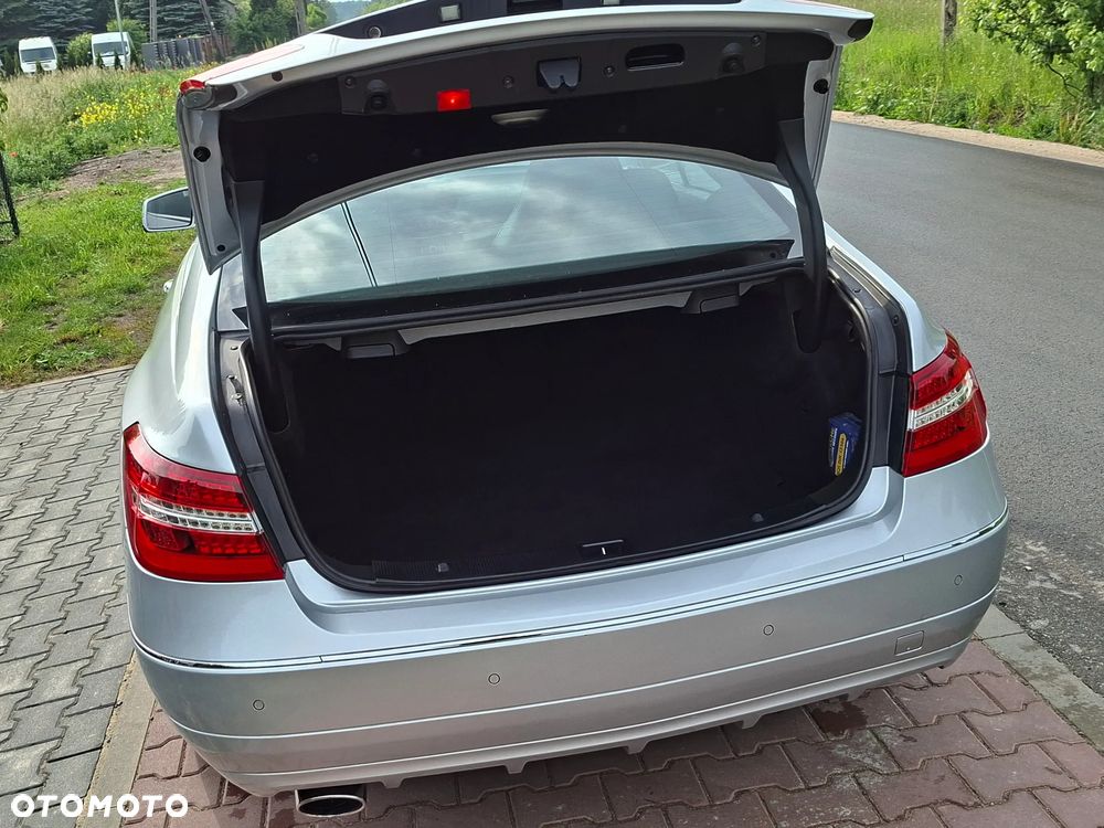 Mercedes-Benz Klasa E 200 CGI BlueEFFICIENCY Automatik Avantgarde - 36