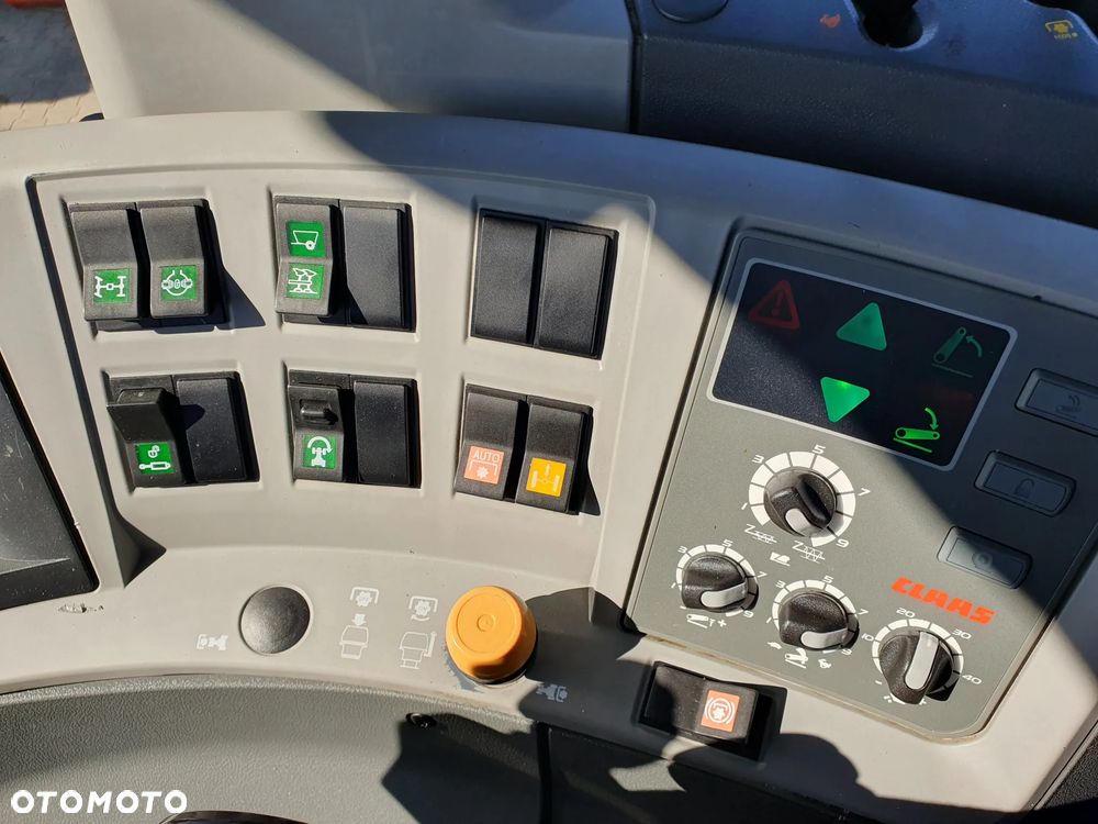 Claas Axion 820 CEBIS - 15