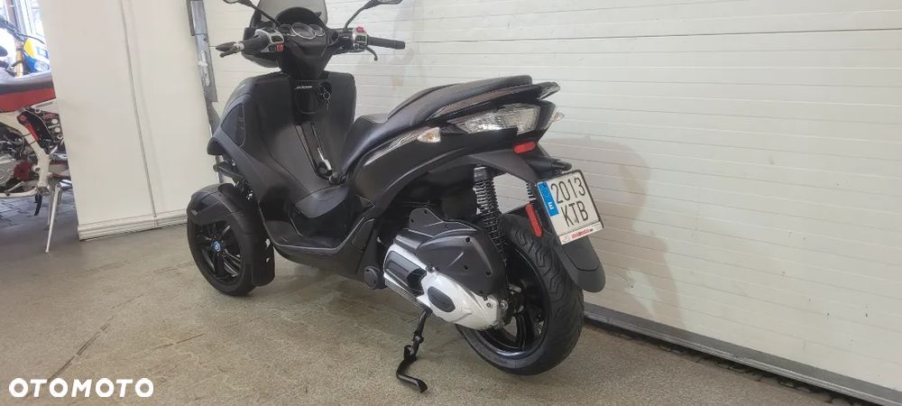 Piaggio MP-3 - 13