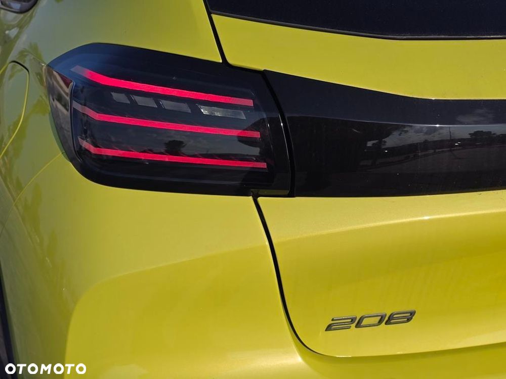 Peugeot 208 - 23