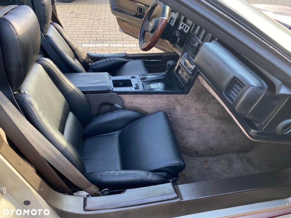 Chevrolet Corvette - 22
