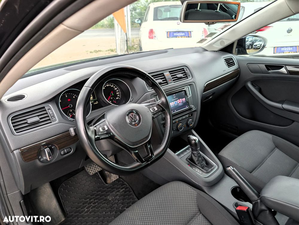 Volkswagen Jetta 2.0 TDI DSG Comfortline - 11
