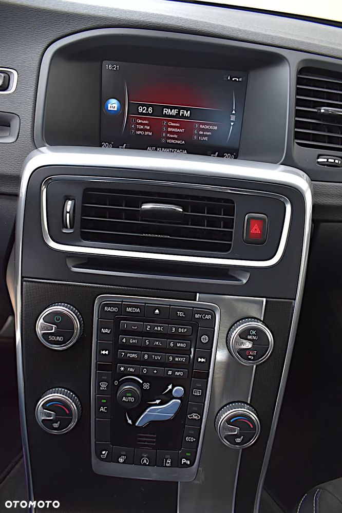 Volvo V60 D4 Geartronic R-Design - 20