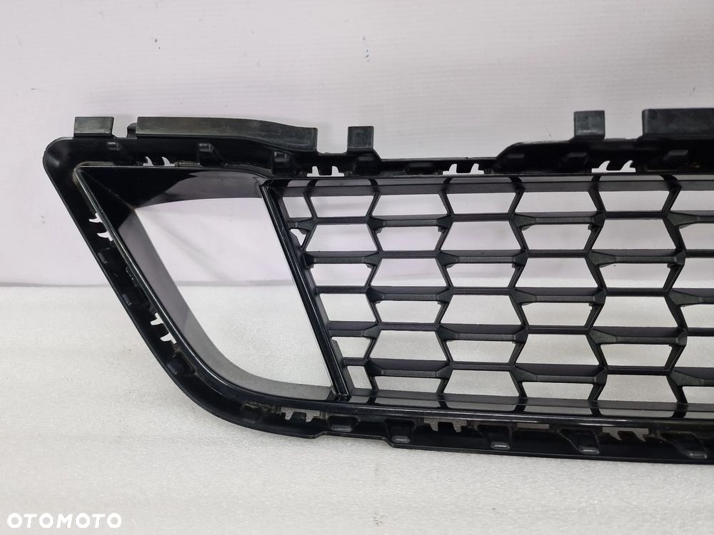 BMW G30 / G31 LIFT M-PAKIET 20- KRATKA ŚRODKOWA ZDERZAKA PRZEDNIEGO PRZÓD , NR 51118098664 , NR AUKCJI KR42 - 3