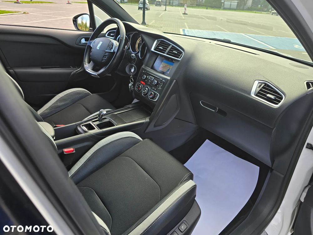 Citroën DS4 e-HDi 115 ETG6 Urban Show - 21