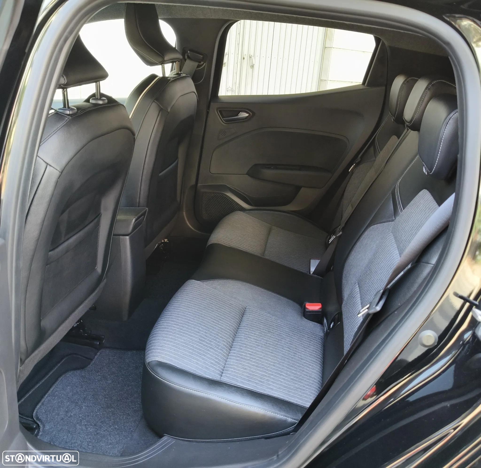 Renault Clio 1.0 TCe Techno Bi-Fuel - 27
