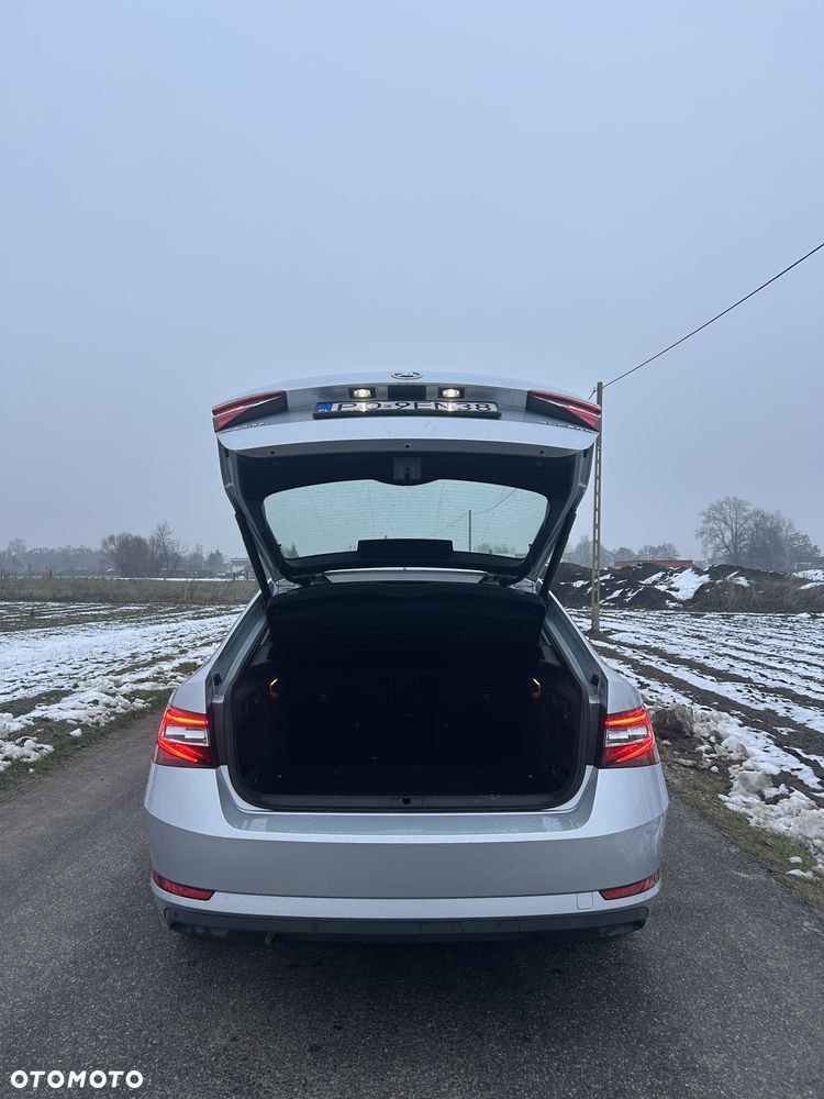 Skoda Superb 2.0 TDI Ambition DSG - 8