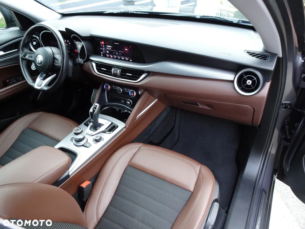 Alfa Romeo Stelvio 2.0 Turbo Sprint Q4 - 16