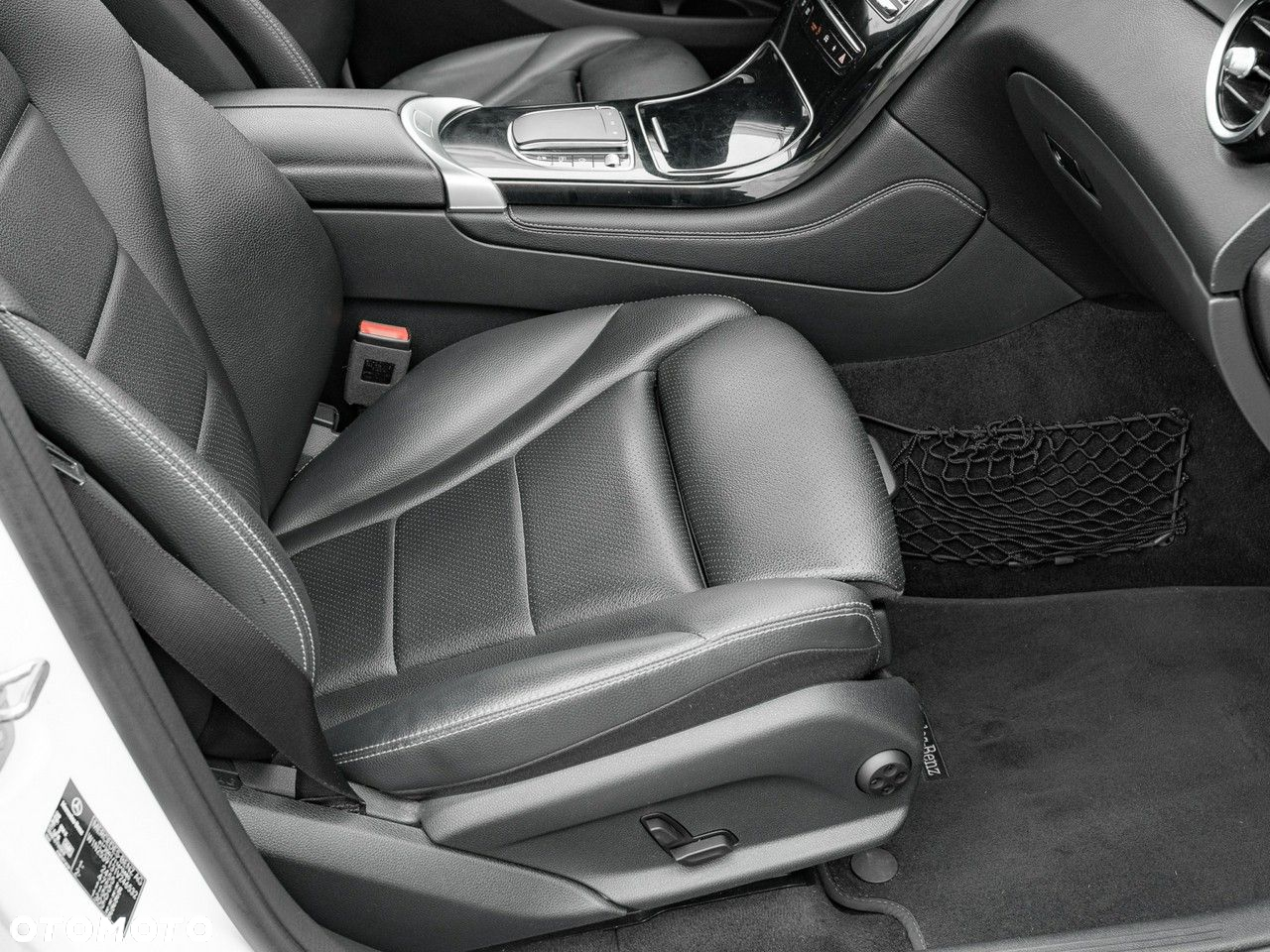 Mercedes-Benz GLC 200 d - 32
