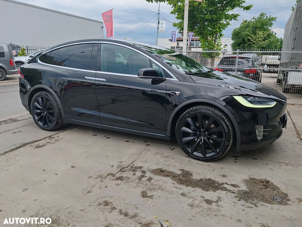 Tesla Model X - 30