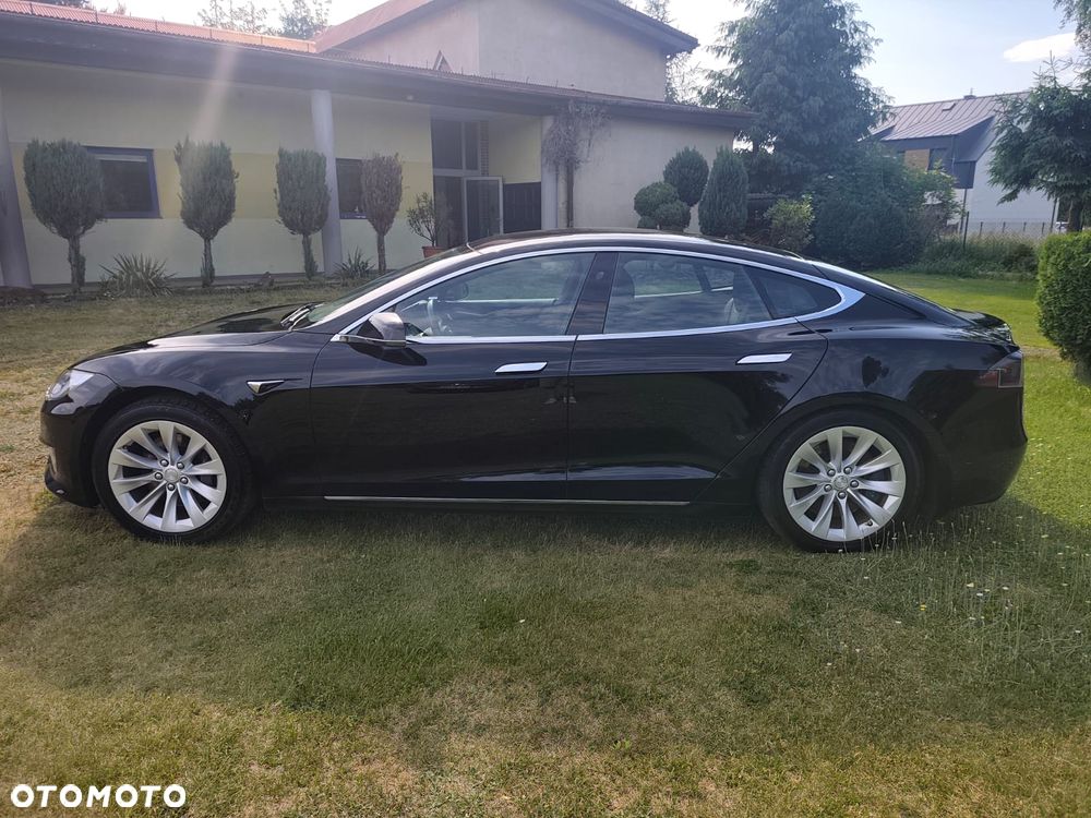 Tesla Model S - 11