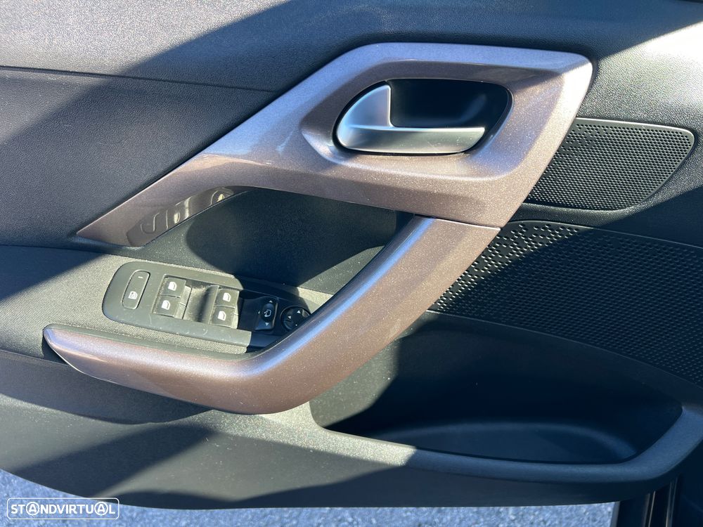 Peugeot 2008 1.2 PureTech Allure - 19