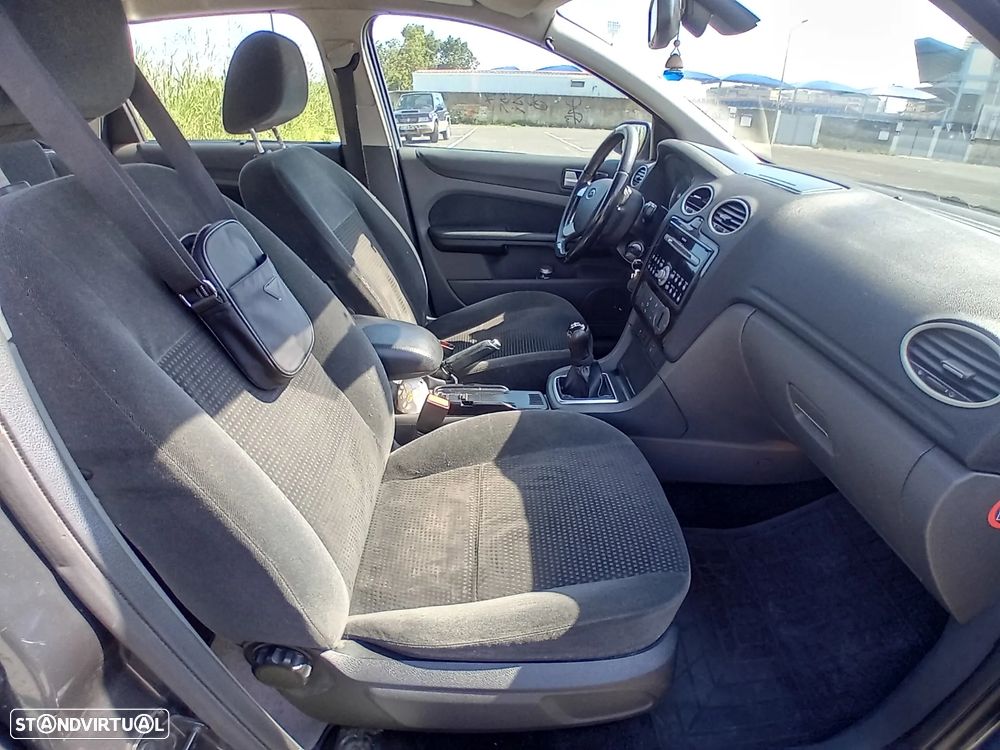 Ford Focus SW 1.6 TDCi Ghia - 12