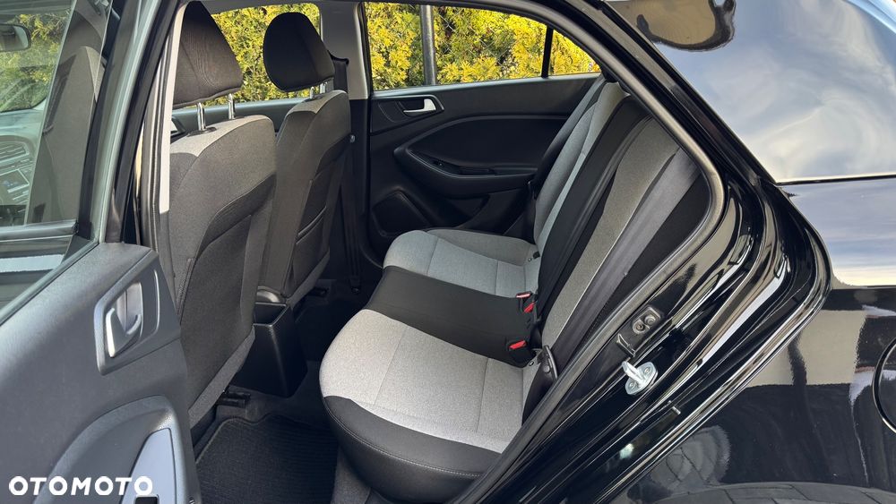 Hyundai i20 blue 1.2 Trend - 23