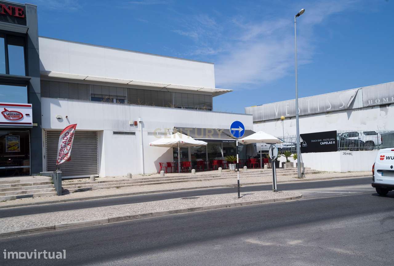 Edifício de Escritórios de 645m2 com Estacionamento - Grande imagem: 3/24