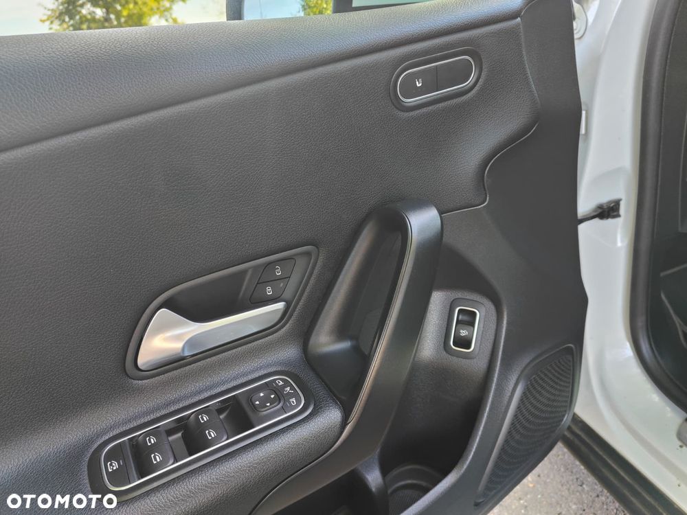Mercedes-Benz Klasa A 180 d 8G-DCT Lim Entry - 13