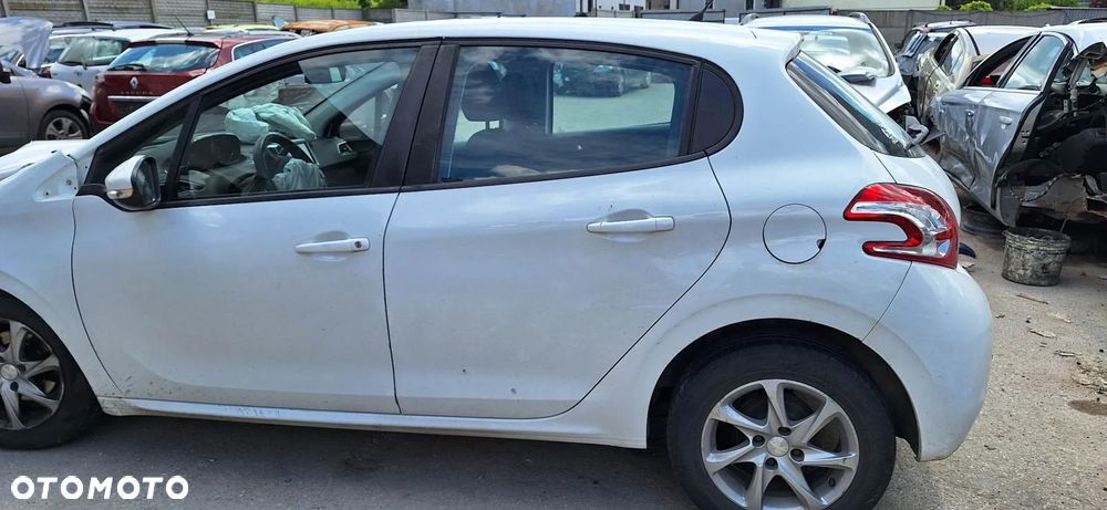 Peugeot 208 belka zawieszenie tył bębny - 1