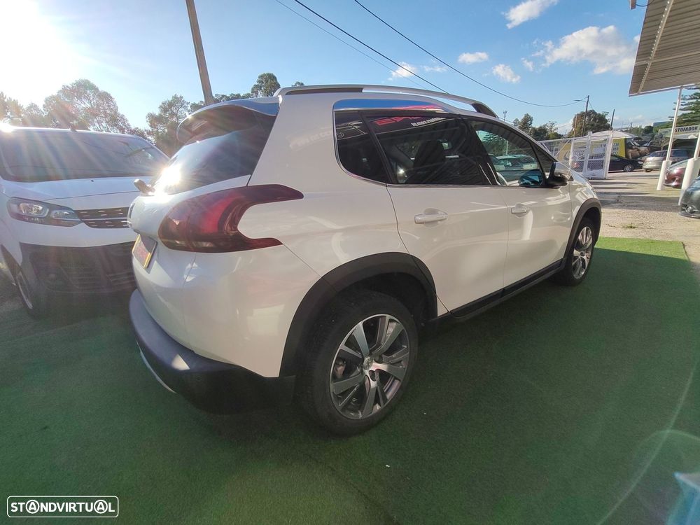 Peugeot 2008 1.2 PureTech Allure EAT6 - 4