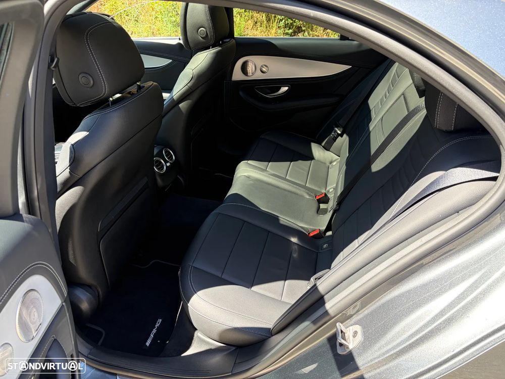 Mercedes-Benz E 300 de 4Matic 9G-TRONIC AMG Line - 14