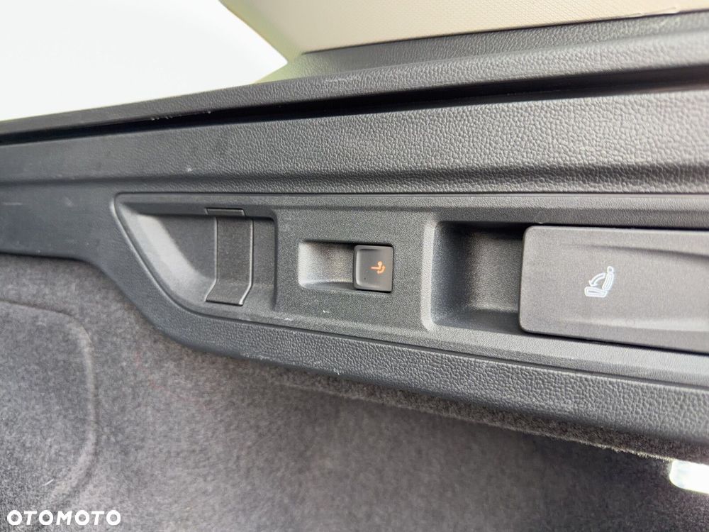 Volkswagen Passat Variant 1.5 TSI ACT mHEV Business DSG - 39