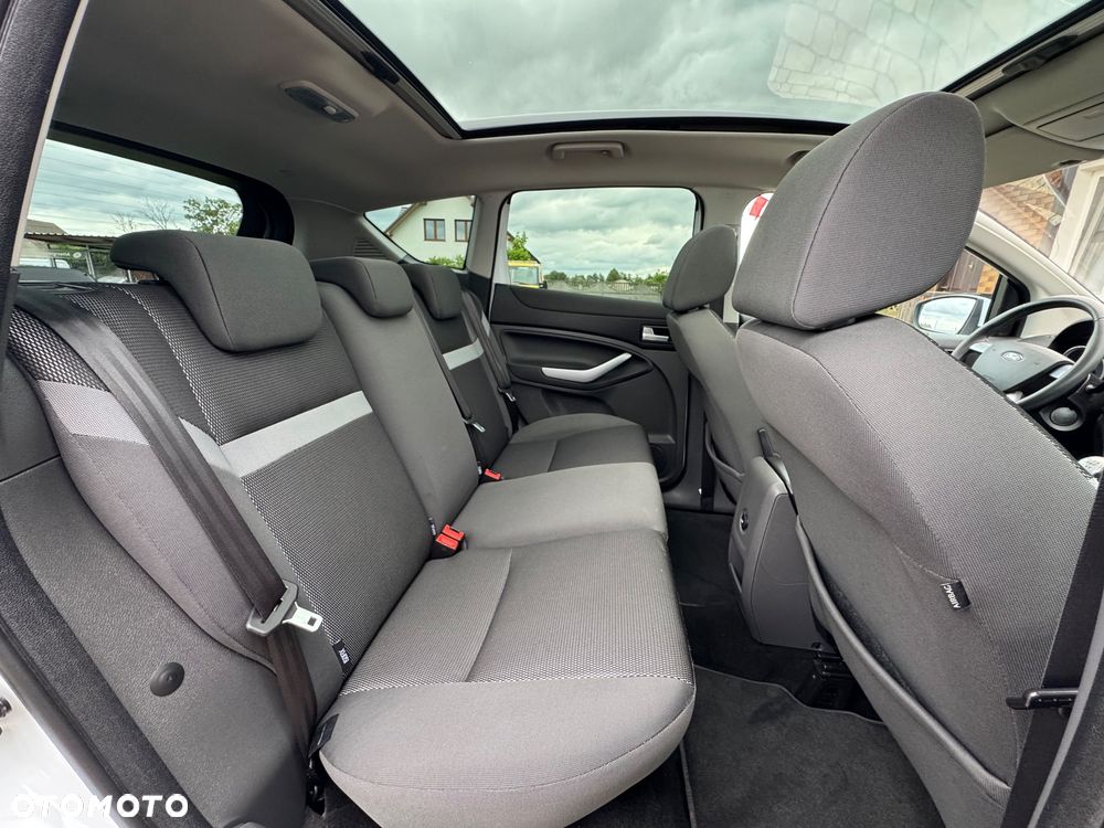 Ford Kuga - 25