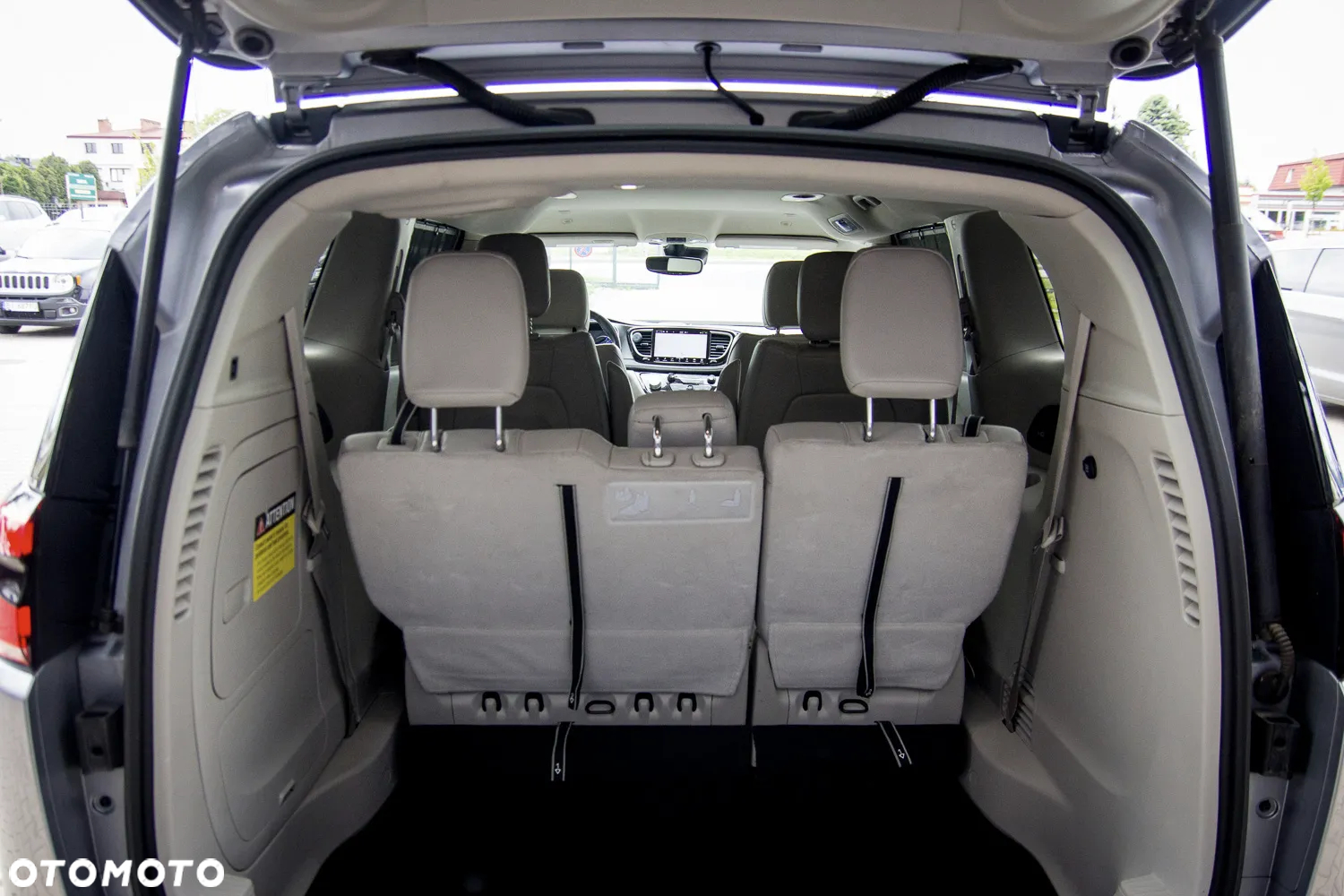 Chrysler Pacifica - 9