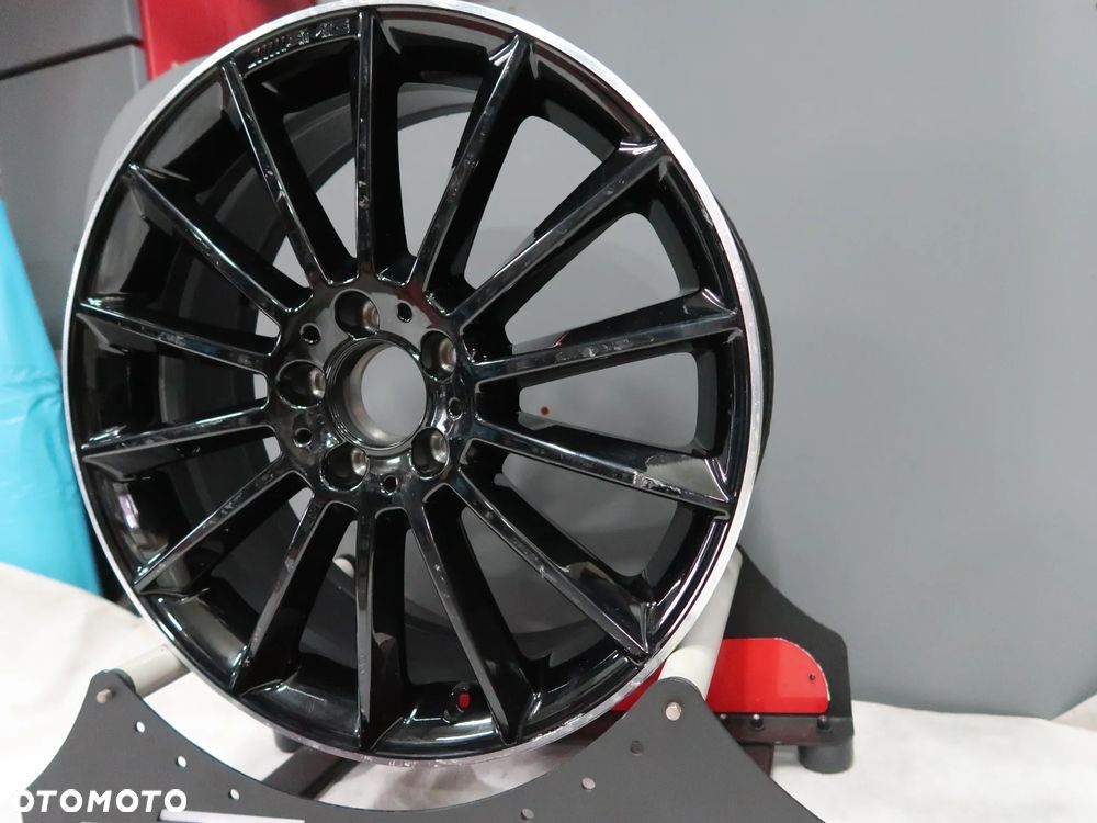W038 Felga Mercedes A1774010800 7,5x19et49 - 4