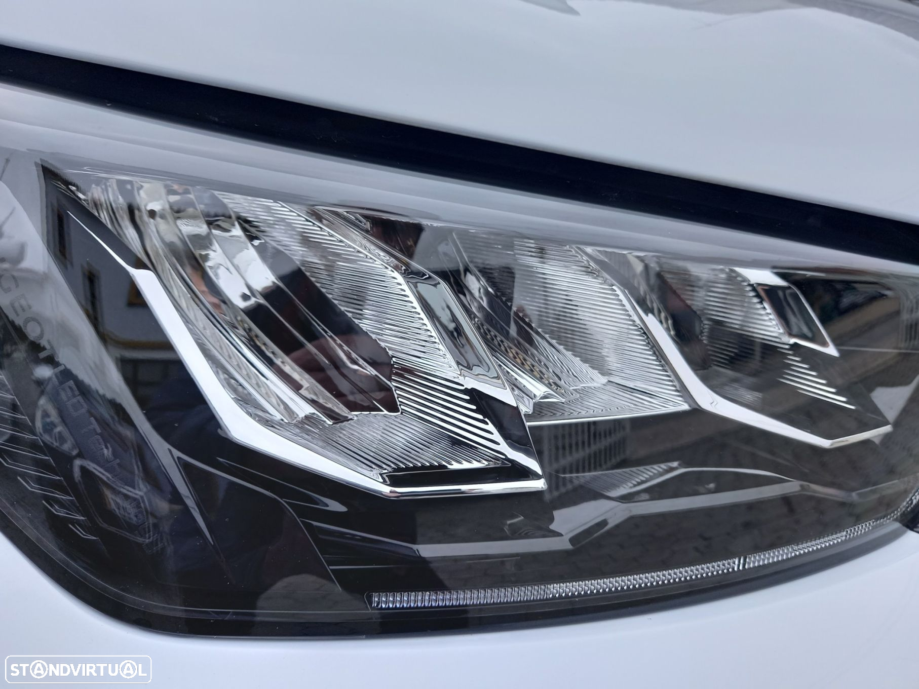 Peugeot 2008 1.2 PureTech SE Style - 4