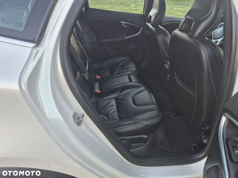 Volvo V40 D2 Drive-E R-Design Momentum - 12